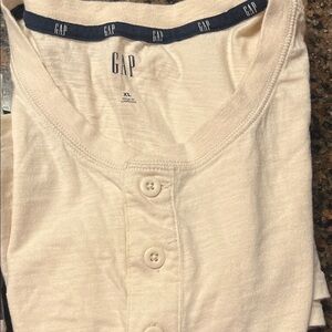 2 GAP men’s sleep
Shirts